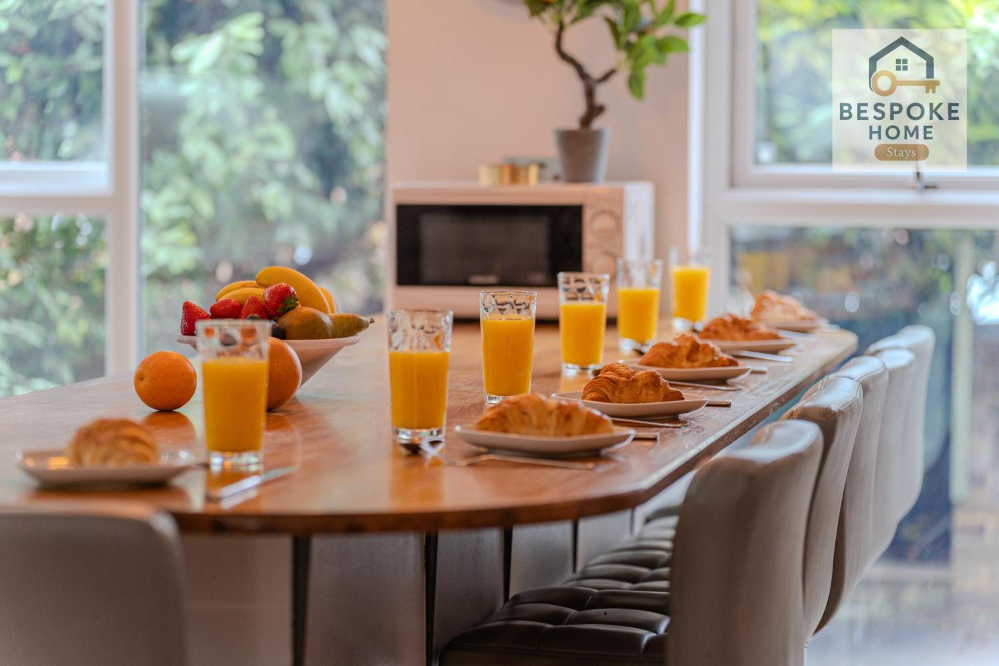 Free Parking - 4 Bed - 3 Bath - Sofa Bed - Digital Lock Entry Holiday home *