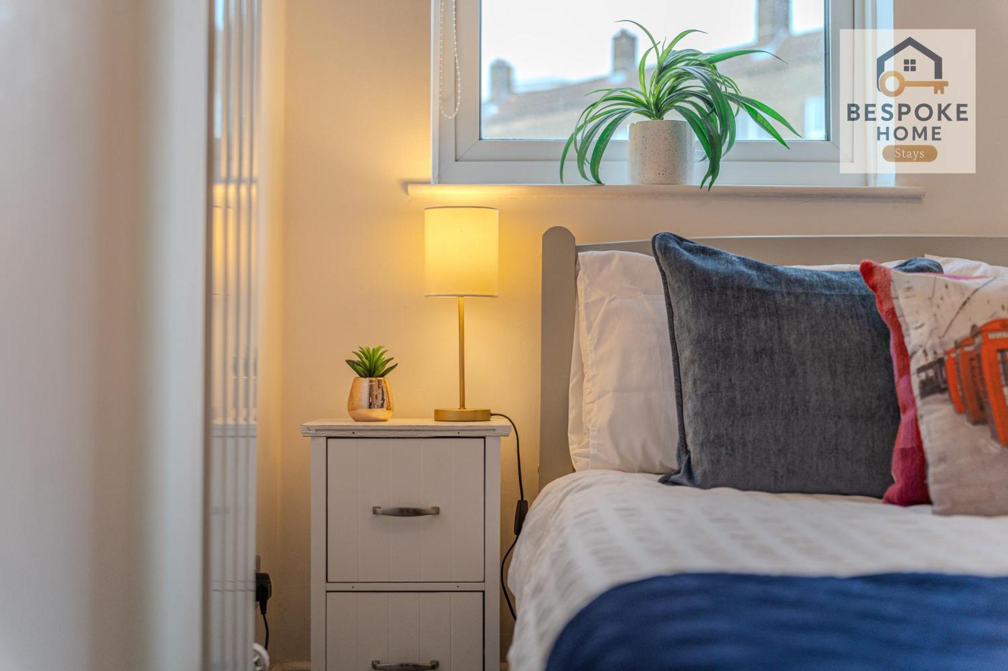 Free Parking - 4 Bed - 3 Bath - Sofa Bed - Digital Lock Entry *
