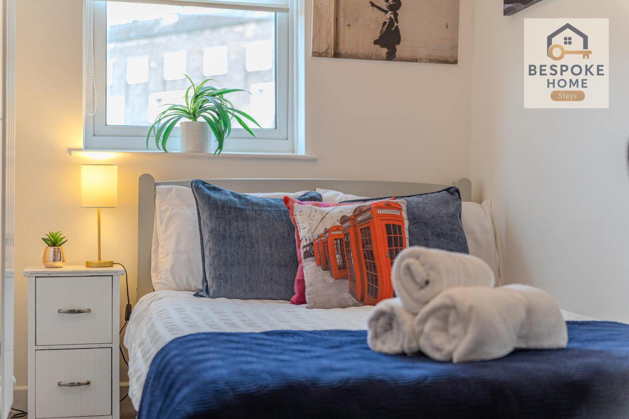 Holiday home Free Parking - 4 Bed - 3 Bath - Sofa Bed - Digital Lock Entry
