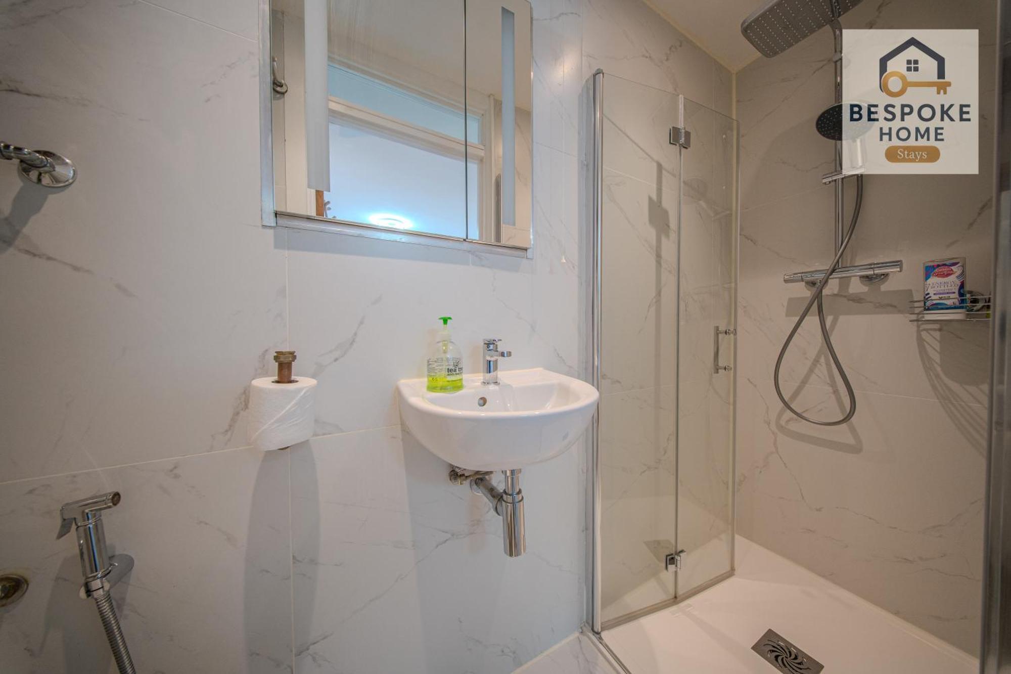 Free Parking - 4 Bed - 3 Bath - Sofa Bed - Digital Lock Entry